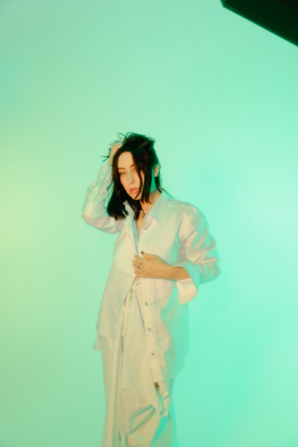 Elohim Reveals Anthemic Indie and UK Garage-Inspired Single ‘Didn t Sign Up For This’ Ahead Of Full Length Album — EDM Army news cover image