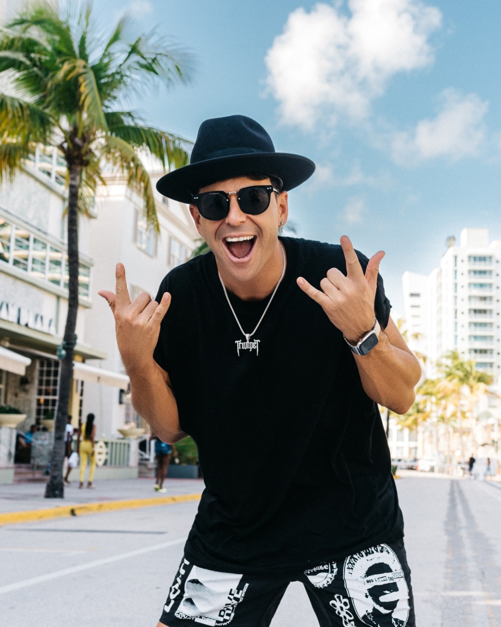 Timmy Trumpet Transforms the Goo Goo Dolls with Kickbait and Goes Techno with GRAVEDGR — EDM Army news cover image