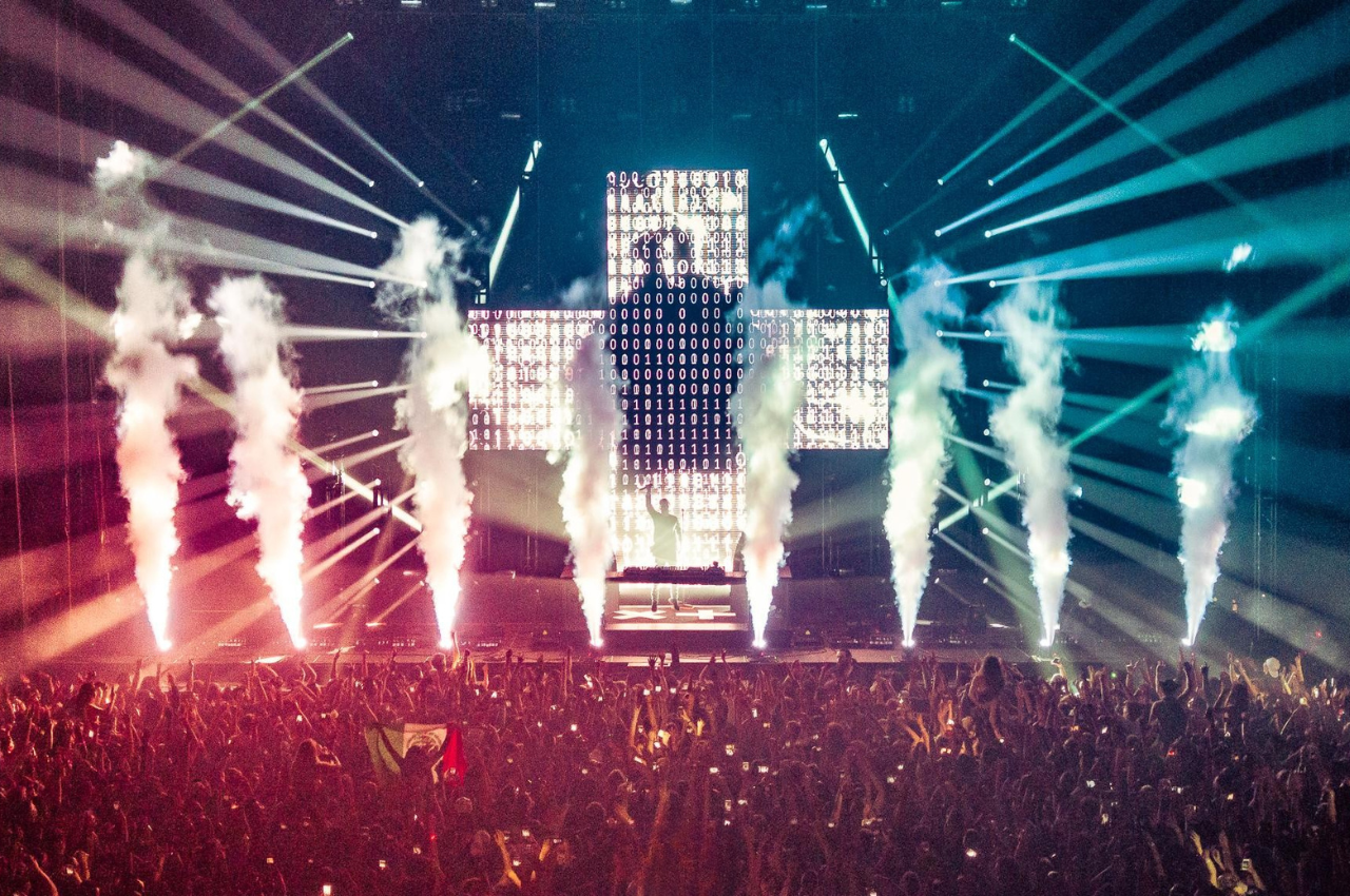 Martin Garrix Reveals He Suffers From Tinnitus, Urges Fans to Protect Their Hearing — EDM Army news cover image