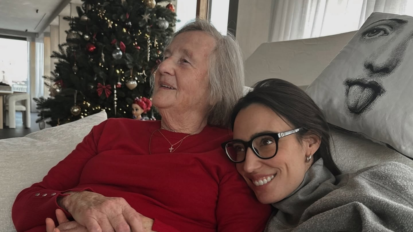 Amelie Lens Bought Her Grandmother A Dream Apartment After Losing Her Mom At 5