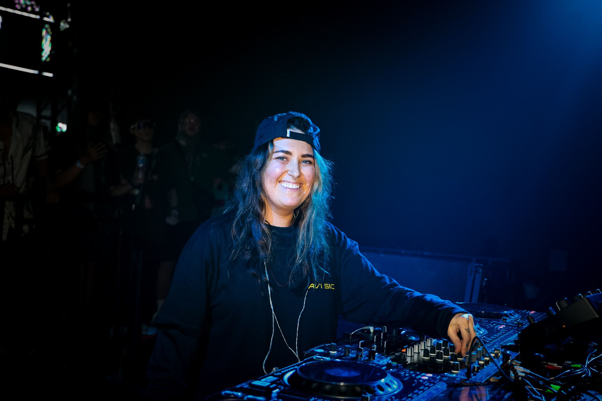 Avi Sic Brings 20 Years Behind the Decks Into “Waves”