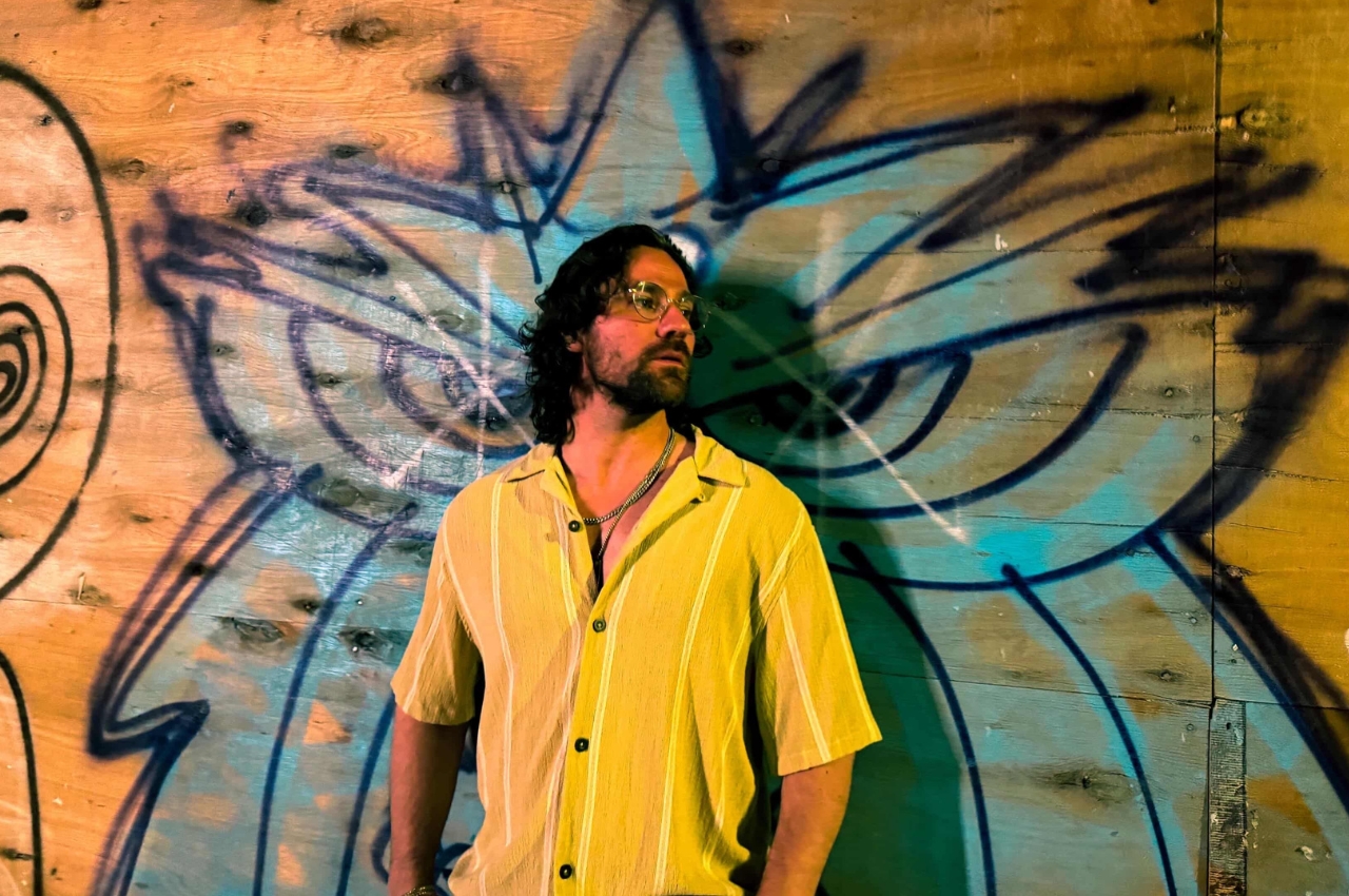 Christian Cross Turns a Simple Apology Into Latin Tech House on “Perdoname”